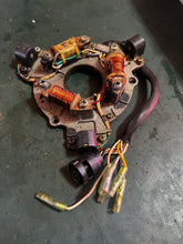 Cargar imagen en el visor de la galería, 90 80 hp Tohatsu Nissan COIL PLATE 3B7061030 stator 2002 two stroke 3B7061231 3B7061200 90A2 M80A
