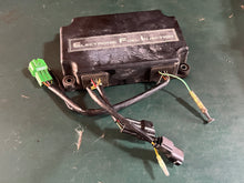 Cargar imagen en el visor de la galería, DT 225 HP Suzuki 33920-92EA0 FUEL INJECTION UNIT oem Two Stroke super clean
