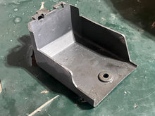 Cargar imagen en el visor de la galería, f 9.9 hp Yamaha electrical TERMINAL COVER 6G8-81916-00-00 four stroke 1989-1998 T9.9ELRT
