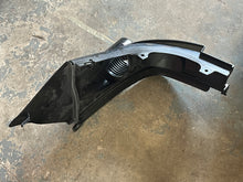 Cargar imagen en el visor de la galería, 350 hp Mercury Verado starboard FRONT COWL AIR INTAKE 885357T04 8M0086841 four stroke 200-350 hp
