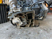 Cargar imagen en el visor de la galería, vf 90 hp Yamaha UPPER CASING 6EK-45111-00-8D, EXHAUST GUIDE 6EK-41137-01-00, MUFFLER 6FP-14711-00-CA, BRACKET CLAMPS 6EK-4311
