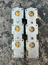 Charger l'image dans la galerie, 150 175 hp Johnson Evinrude THROTTLE BODY PLATE SET 340650 0340649 Two Stroke PX &amp; CX models 5005107 5005108
