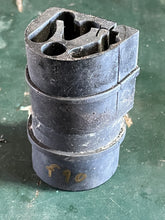 Cargar imagen en el visor de la galería, f 90 75 hp Yamaha bottom cowling GROMMET 68V-42725-00-00 four stroke 2003-2017 some compatibility 80 100 115 hp
