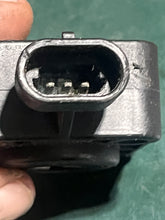 Cargar imagen en el visor de la galería, 75-300 hp Mercury TPI THROTTLE POSITION INDICATOR back-to-front 832952-2 8329522 832952-20 832952-21 Two Stroke dfi efi
