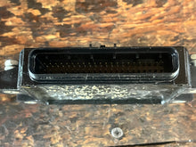 Cargar imagen en el visor de la galería, F 150 hp Yamaha ECU 63P-33 63P-8591A-33-00 F8T 94371 four stroke 2006 994 hours - superseded number 63P-30 through 63P-38
