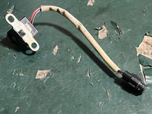 Charger l'image dans la galerie, DF 30 25 hp Suzuki IGNITION TIMING COIL 32160-94L00 four stroke 2015-2020
