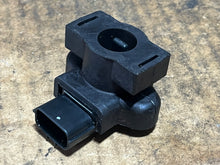 Load image into Gallery viewer, 150 175 200 hp Yamaha 68F-83688-00-00 map PRESSURE SENSOR two stroke 2004-2014
