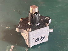 Cargar imagen en el visor de la galería, BF 90 50 40 35 25 hp Honda 16700-ZW1-004 FUEL PUMP oem 1997-2005
