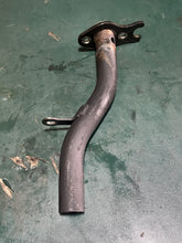 Charger l'image dans la galerie, BF 25 30 hp Honda 18330-ZV7-000 EXHAUST PIPE extension case 1997
