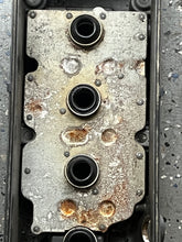 Charger l'image dans la galerie, BF 135 140 115 150 hp Honda CYLINDER HEAD COVER 12310-ZY6-010ZA pre-1997-2007-up
