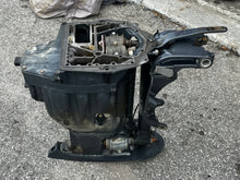 Charger l'image dans la galerie, f 150 hp Yamaha XCA 25”MIDSECTION UPPER CASING 6DA-45111-00-8D SWIVEL 64E-43311-20-8D EXHAUST 63P-41137-04-CA four stroke 201
