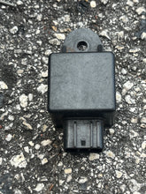 Cargar imagen en el visor de la galería, F 115 hp Yamaha FUEL RELAY 6-pin sensor 68V-81950-00-00 Four Stroke compatible 50 - 250 hp some 300-425 hp
