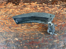 Cargar imagen en el visor de la galería, 50 40 30 hp Mercury FRONT LATCH 828463 SCREWS 4001987 Two Stroke 3 Cylinder
