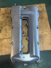 Cargar imagen en el visor de la galería, f 225 hp Yamaha 69J-11191-00-1S CYLINDER HEAD COVER 1 four stroke 2002-07
