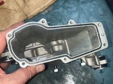 Cargar imagen en el visor de la galería, f 225 200 hp Yamaha vst FLOAT CHAMBER BODY w screws 69J-14181-00-00 2002-2010 four stroke
