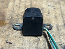 Charger l'image dans la galerie, 150 175 200 225 250 300 hp Yamaha 61A-85895-00-00 CRANK POSITION SENSOR two stroke 1990-2006
