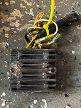 Cargar imagen en el visor de la galería, DT 225 250 200 150 HP Suzuki 32800-92E00 32800-92E10 voltage RECTIFIER &amp; REGULATOR electrical OEM two stroke 92E10
