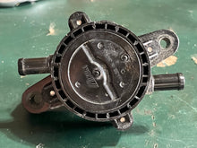 Cargar imagen en el visor de la galería, DF 150 hp Suzuki FUEL PUMP 15100-96J01 four stroke 2019-2024 175 200 115 140 100 hp compatible
