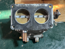 Charger l'image dans la galerie, 115 hp Yamaha CARBURETOR UPPER 6E5-14301-03-00 6e503 two stroke 1984 - one broken screw in 1 of 4 carb bowl screws
