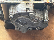 Load image into Gallery viewer, 40 30 hp Mercury EFI CYLINDER HEAD ASSY crankcase 877568T 803016T06 COVER 834779A1 four stroke 3 cylinder 2005
