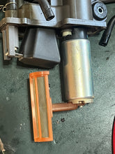 Cargar imagen en el visor de la galería, f 60 Yamaha 6C5-14180-22-00 FLOAT CHAMBER ASSY vst 2015-2020 50 60 hp TESTED, 6C5-13906-01-00 PRESSURE REGULATOR
