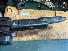 Charger l'image dans la galerie, 6 5 8 hp Johnson Evinrude 0440169 STEERING BRACKET &amp; 0336156 ARM 1992-2004 two stroke 0335892 stern bracket strd 0335891 port
