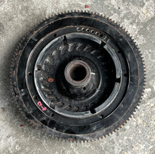 Charger l'image dans la galerie, 225 200 hp Johnson Evinrude FLYWHEEL 0583970 583968 two stroke v6

