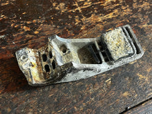 Cargar imagen en el visor de la galería, 50 40 hp Johnson Evinrude LOWER motor MOUNT COVER Port 332419 two stroke 1989
