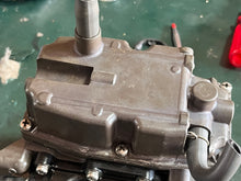 Cargar imagen en el visor de la galería, BF 115 130 135 150 hp Honda Vst Vapor Separator BODY float chamber 16019-ZY6-003 16015-ZW5-010 four stroke fuel system FLOAT 
