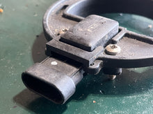 Load image into Gallery viewer, 150 175 hp Johnson Evinrude Flyhweel Optical Sensor 584914 586343 584265 two stroke V6 1991-2006
