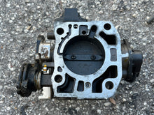 Charger l'image dans la galerie, BF 130 hp Honda THROTTLE BODY 16400-ZW5-013 Four Stroke 1999-2004
