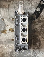 Cargar imagen en el visor de la galería, BF 225 hp Honda stbd CYLINDER HEAD 12210-ZY3-010ZA  2002-up BF 250 2007-up
