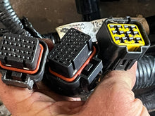 Cargar imagen en el visor de la galería, BF 200 hp Honda ENGINE WIRING HARNESS 32100-ZY2-A000 electrical Four Stroke 2006-up
