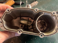 Charger l'image dans la galerie, DF 225 250 200 hp Suzuki VST FUEL PUMP ASSY 15600-93J00 four stroke 2004-2011 TESTED
