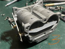 Load image into Gallery viewer, 150 hp Johnson Evinrude CARBURETOR SET 0389990 389991 389992 Two Stroke 1979 body# 324955, LINK PIN THROTTLE ARM 0387378, LIN
