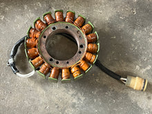 Cargar imagen en el visor de la galería, F 100 80 hp Yamaha Stator Assy 67F-85510-00-00 four stroke electrical 1999
