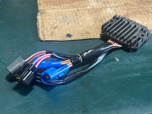 Cargar imagen en el visor de la galería, f 225 hp Yamaha 69J-83306-01-00 DRIVE UNIT power 2004-2010 four stroke outboards compatible 200 hp
