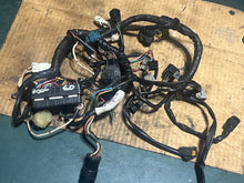 Charger l'image dans la galerie, DF 40 50 hp Suzuki 36610-87J70 engine wiring harness (2000) 1998-2010 four stroke 3 cylinder
