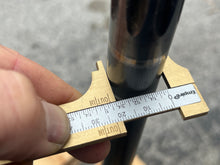 Load image into Gallery viewer, 135,150, 175, 200 hp Mercury  1647-9147-c1 counter-rotation 2.5 Liter lower unit 25” xl - shifts &amp; is pressure tested
