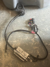 Charger l'image dans la galerie, 30 25 15 hp Evinrude E-tec BATTERY CHARGE MODULE ASSY 0586906 two stroke 2017 E30DPGLAFC compatible 2009-up
