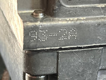 Cargar imagen en el visor de la galería, 50 40 hp Mercury CARBURETOR SET 823799T34 823799T35 823799T36 wme 93-1a 93-2a 93-3a 3 Cylinder Two Stroke 2005 Electric
