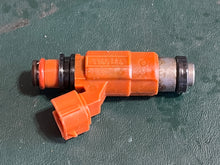 Load image into Gallery viewer, f 115 hp Yamaha FUEL INJECTOR 68V-8A360-00-00 CDH210 four stroke TESTED
