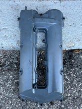 Load image into Gallery viewer, f 225 200 hp Yamaha CYLINDER HEAD COVER 2 port 69J-11192-00-1S four stroke 2002-10
