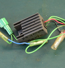 Cargar imagen en el visor de la galería, 50 hp Yamaha 6H2-81960-10-00 RECTIFIER &amp; REGULATOR voltage OEM Two Stroke 40 60 70 hp
