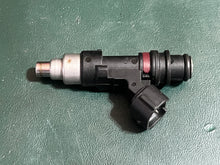 Charger l'image dans la galerie, DF 60 50 40 hp Suzuki FUEL INJECTOR 15710-85K00 Four Stroke 2011-2024
