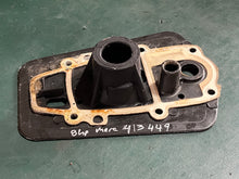 Cargar imagen en el visor de la galería, 8 HP Mercury 413449 bottom cowl ADAPTER PLATE - USE WITH DESIGN II WATER TUBE oem
