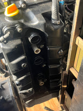 Cargar imagen en el visor de la galería, 115 hp Mercury CYLINDER BLOCK 880504A12 HEAD ASSEMBLY 897954A03 POWERHEAD four stroke EFI
