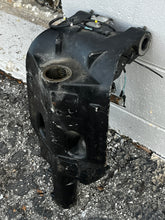 Charger l'image dans la galerie, DF 150 hp Suzuki SWIVEL BRACKET for 25” models 43111-96J10-0EP four stroke 2006-2016 some 175 200 hp compatibility

