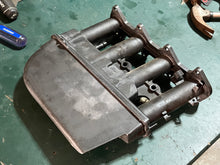 Load image into Gallery viewer, 50 40 hp Yamaha Mercury INTAKE SILENCER 62Y-14440-00-00 825105A1 four stroke 1995-2004
