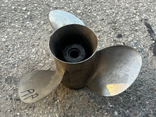 Charger l'image dans la galerie, SPUN Mercury prop  PROPELLER 14x19P RH prop 48-16316-19 48-16316-A5 Stainless 15 spline Yamaha 6 Cylinder
